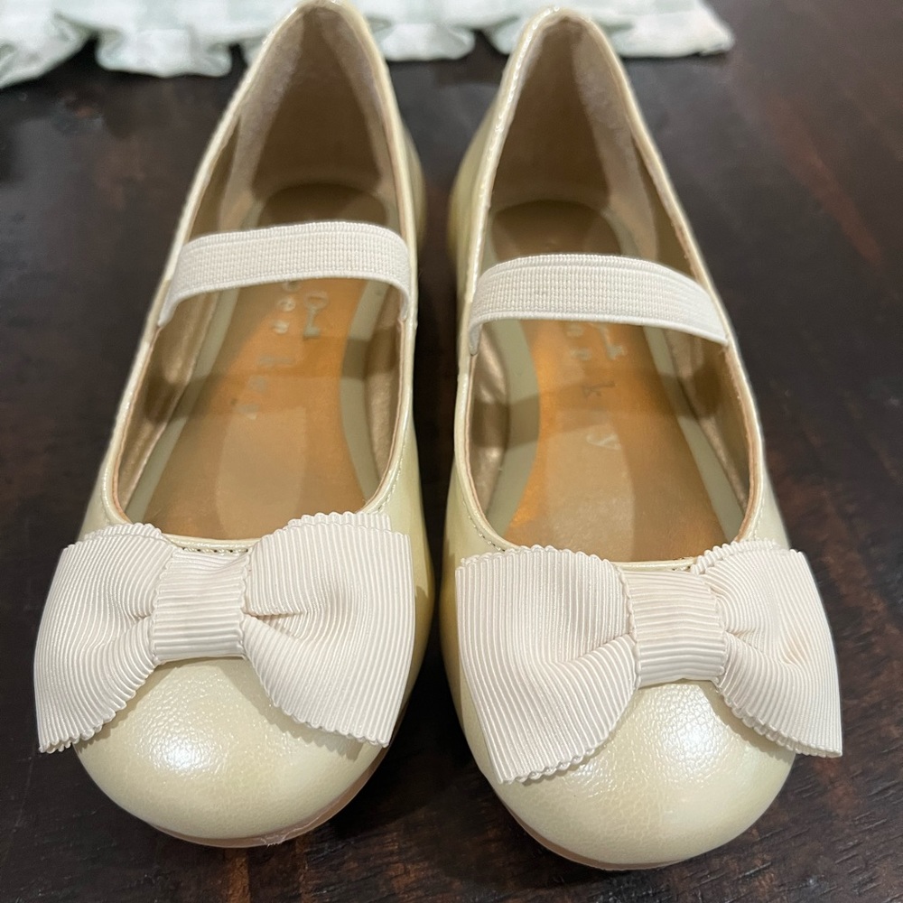 Cream Copper Key Flats